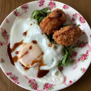 カキフライ・温キャベツと一緒に☆目玉焼き